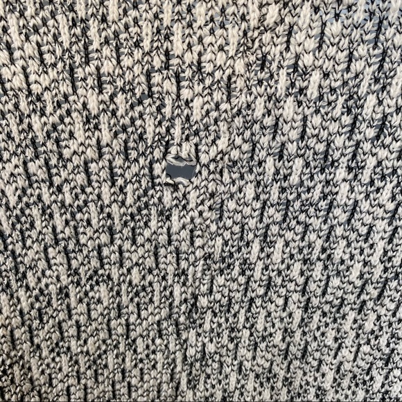 Down East Cozy Knitted Gray Soft Crew Neck Sweater - Picture 4 of 6